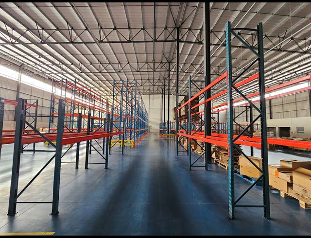 3,234M² WAREHOUSE FOR SALE IN COSMO BUSINESS PARK